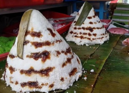 AWUG MAKANAN TRADISIONAL KHAS KARANGKAMULYAN MAMPU MEMBUAT LIDAH BERGOYANG LEZAT